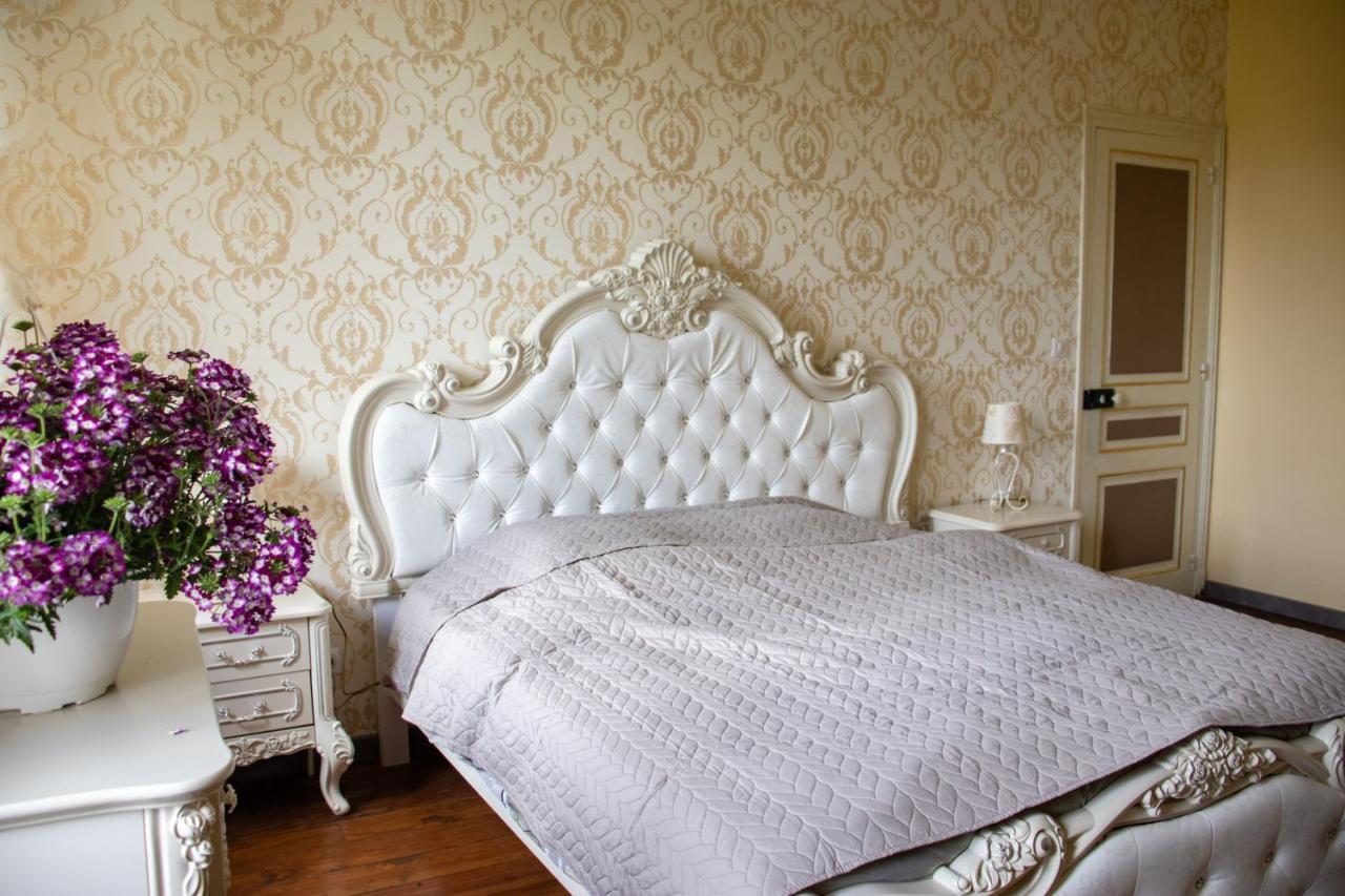 Hotel Le Pavillon De St Agnan Hautefort Esterno foto