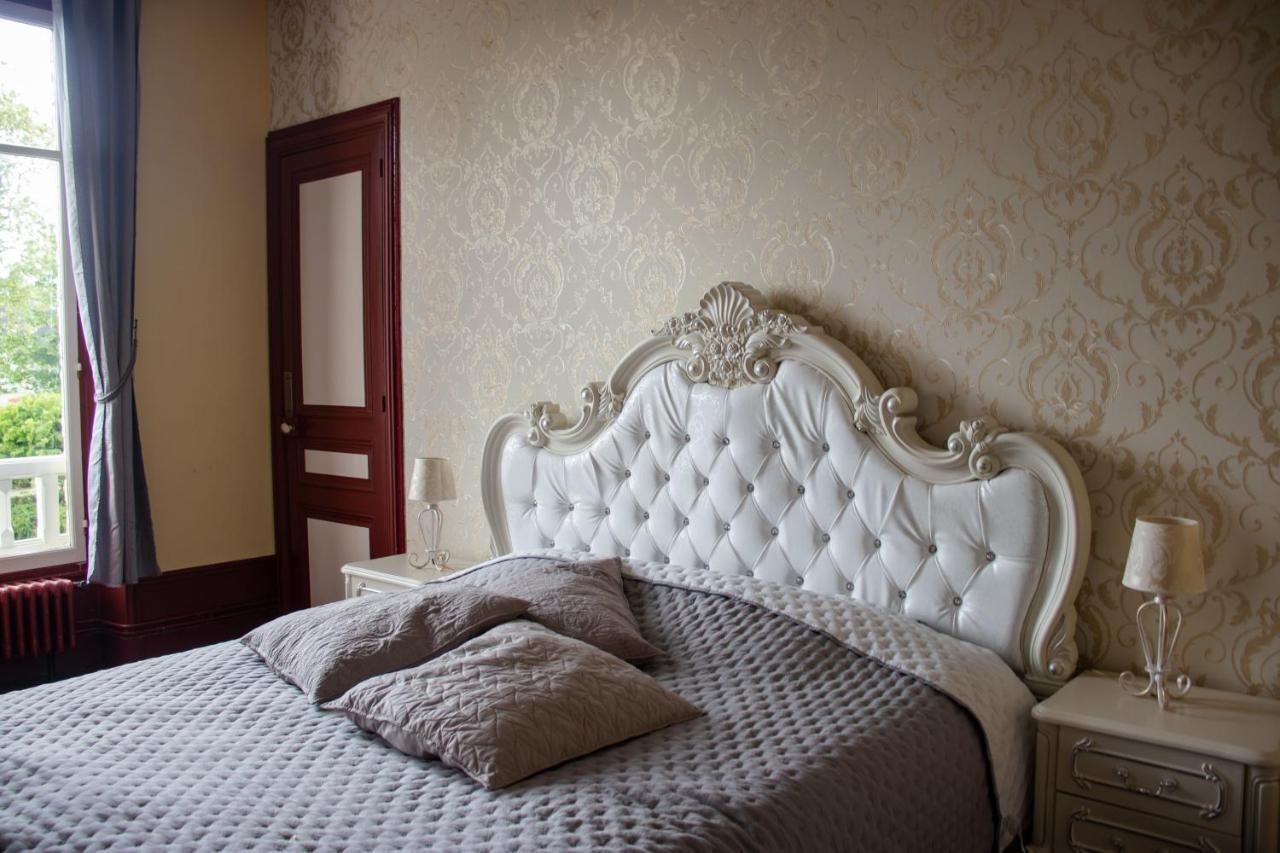 Hotel Le Pavillon De St Agnan Hautefort Esterno foto