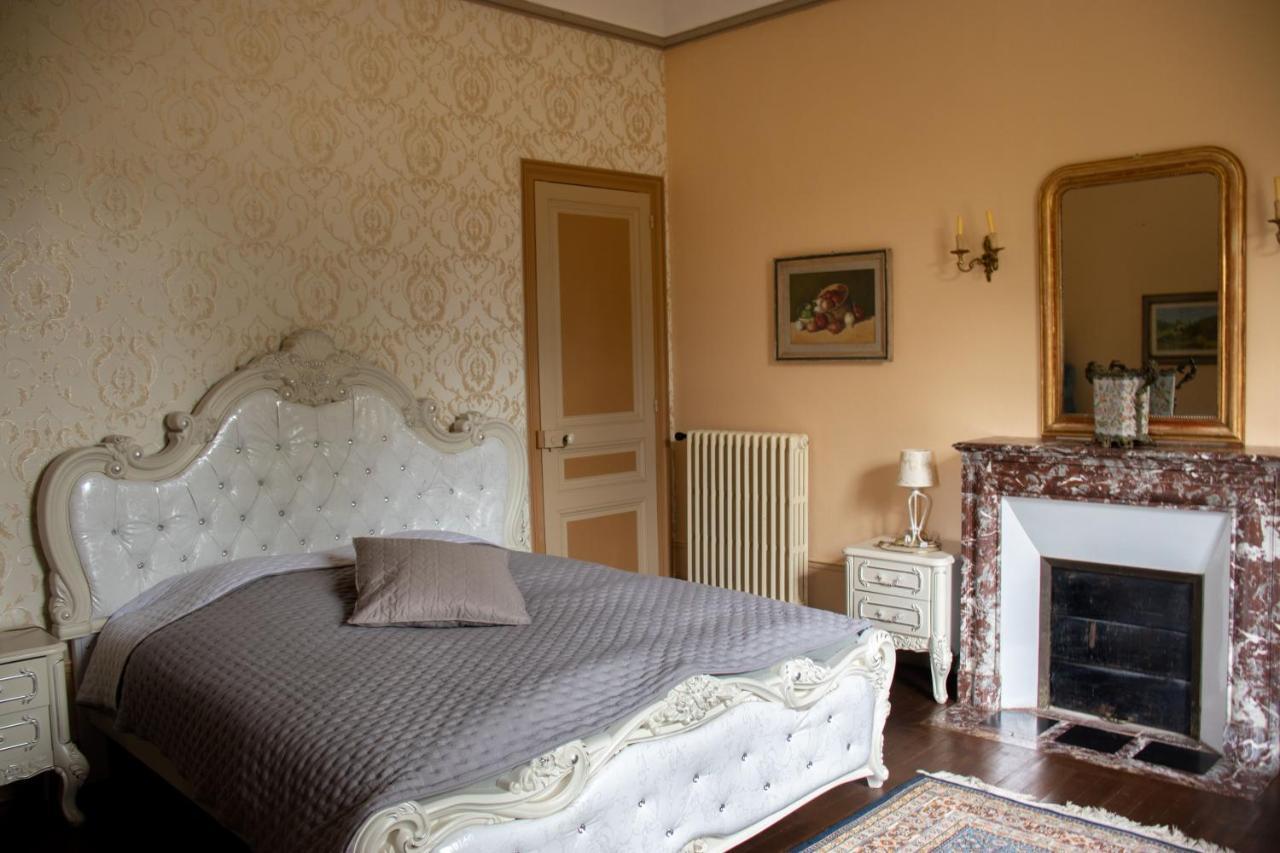 Hotel Le Pavillon De St Agnan Hautefort Esterno foto