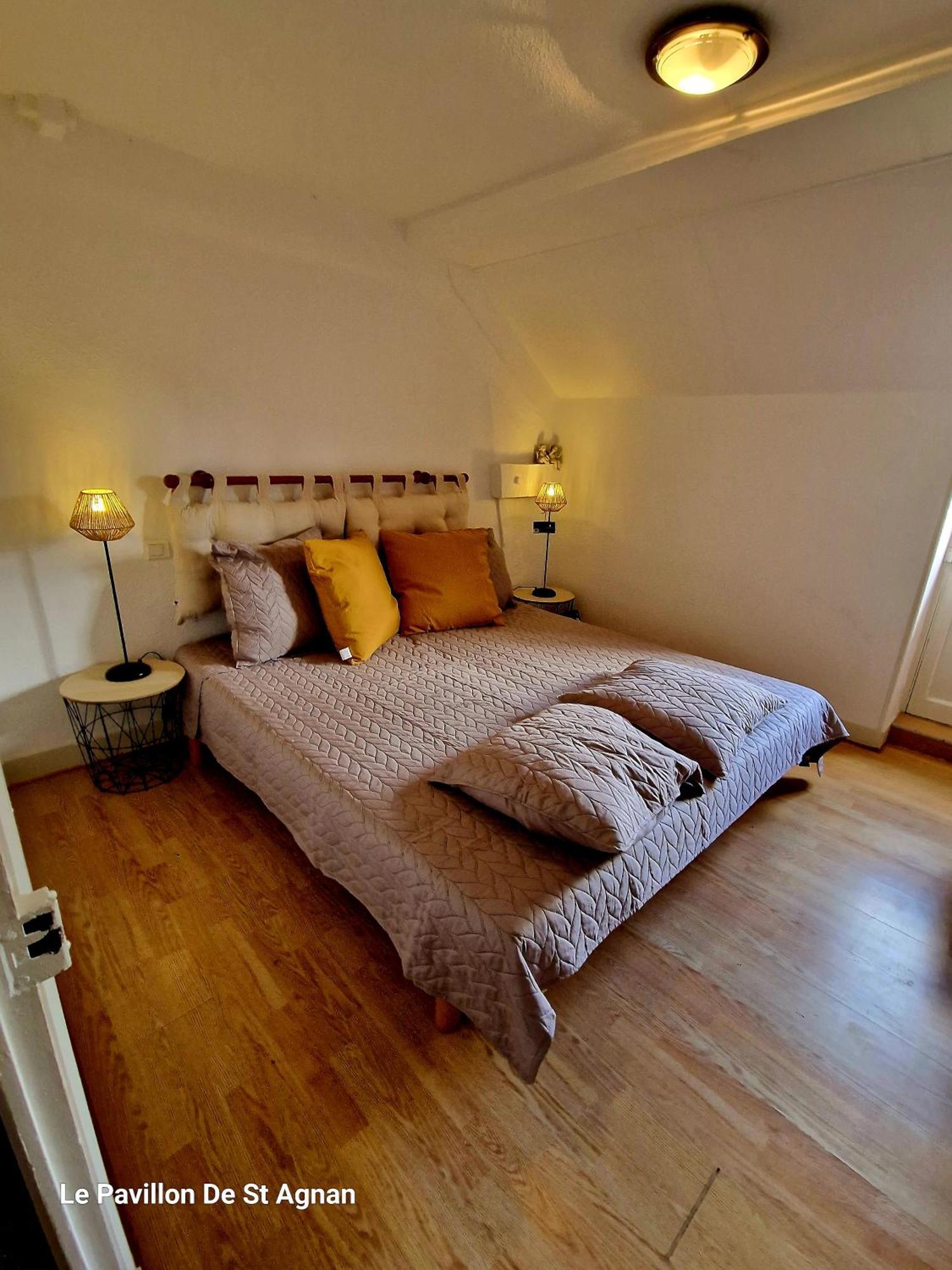 Hotel Le Pavillon De St Agnan Hautefort Esterno foto