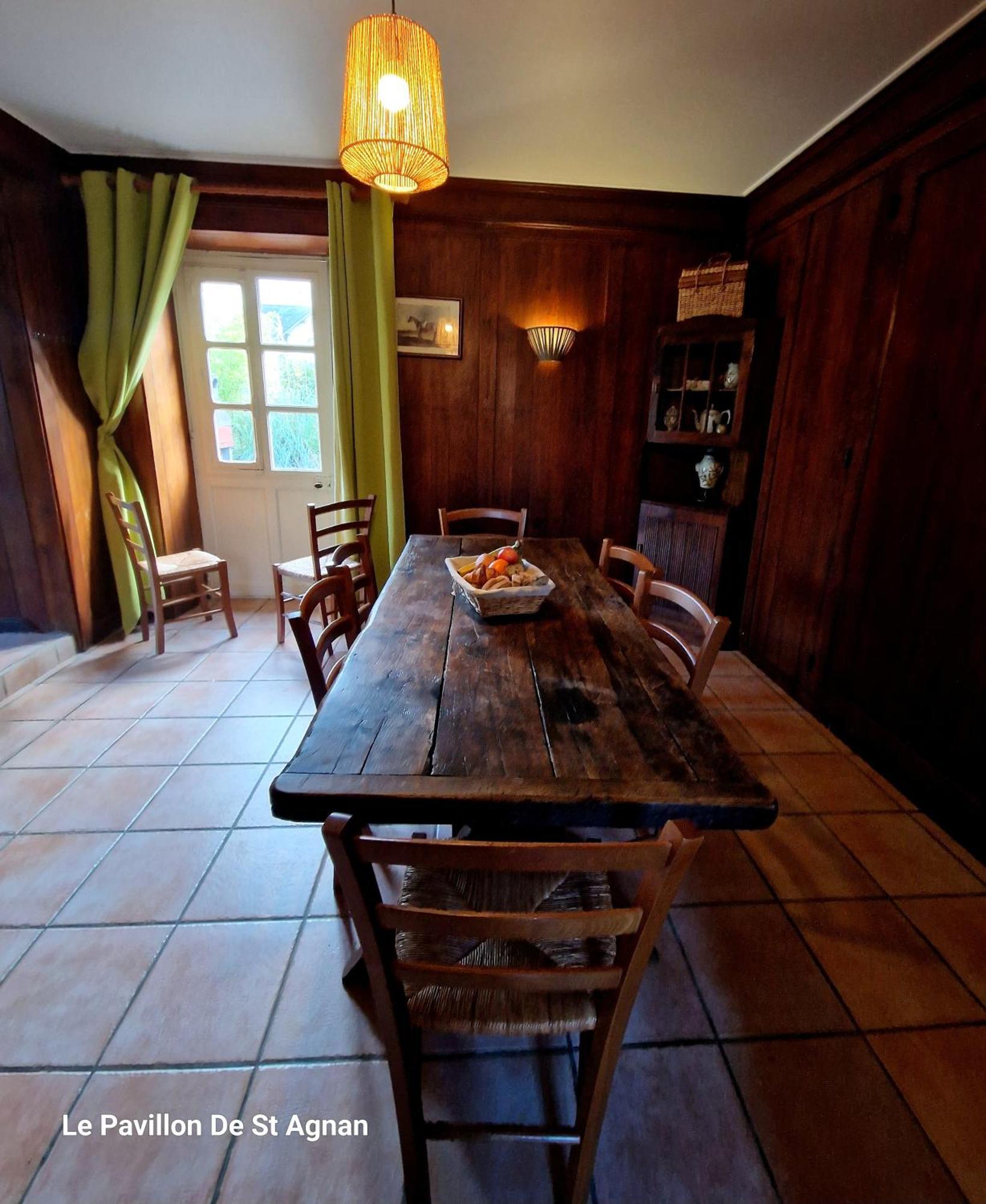 Hotel Le Pavillon De St Agnan Hautefort Esterno foto