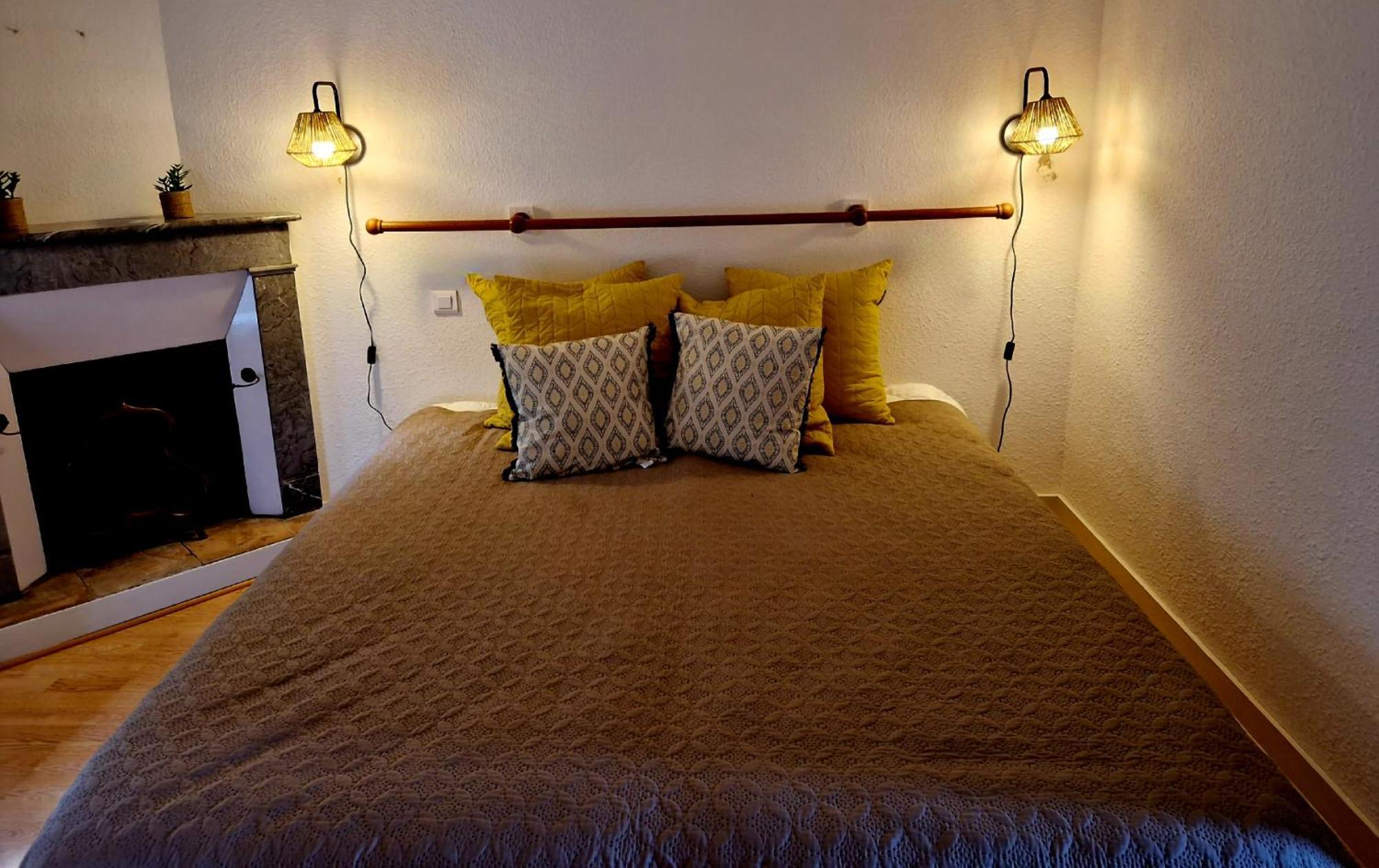 Hotel Le Pavillon De St Agnan Hautefort Esterno foto