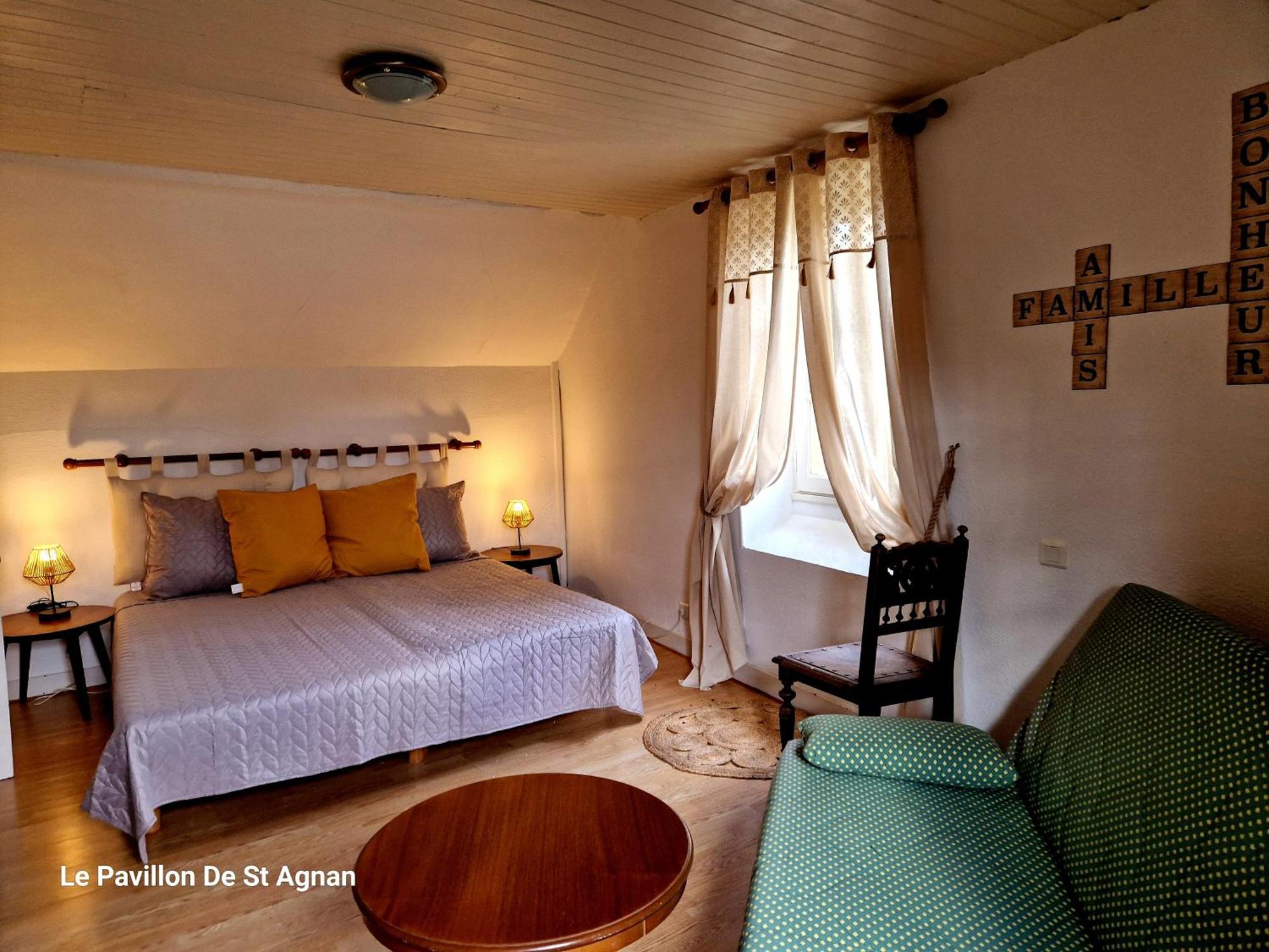 Hotel Le Pavillon De St Agnan Hautefort Esterno foto