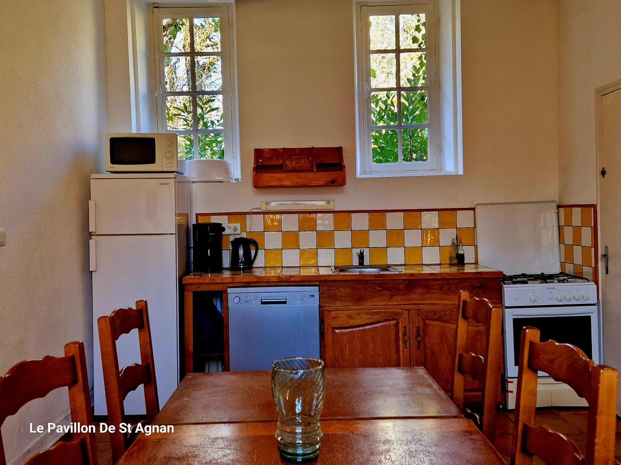 Hotel Le Pavillon De St Agnan Hautefort Esterno foto