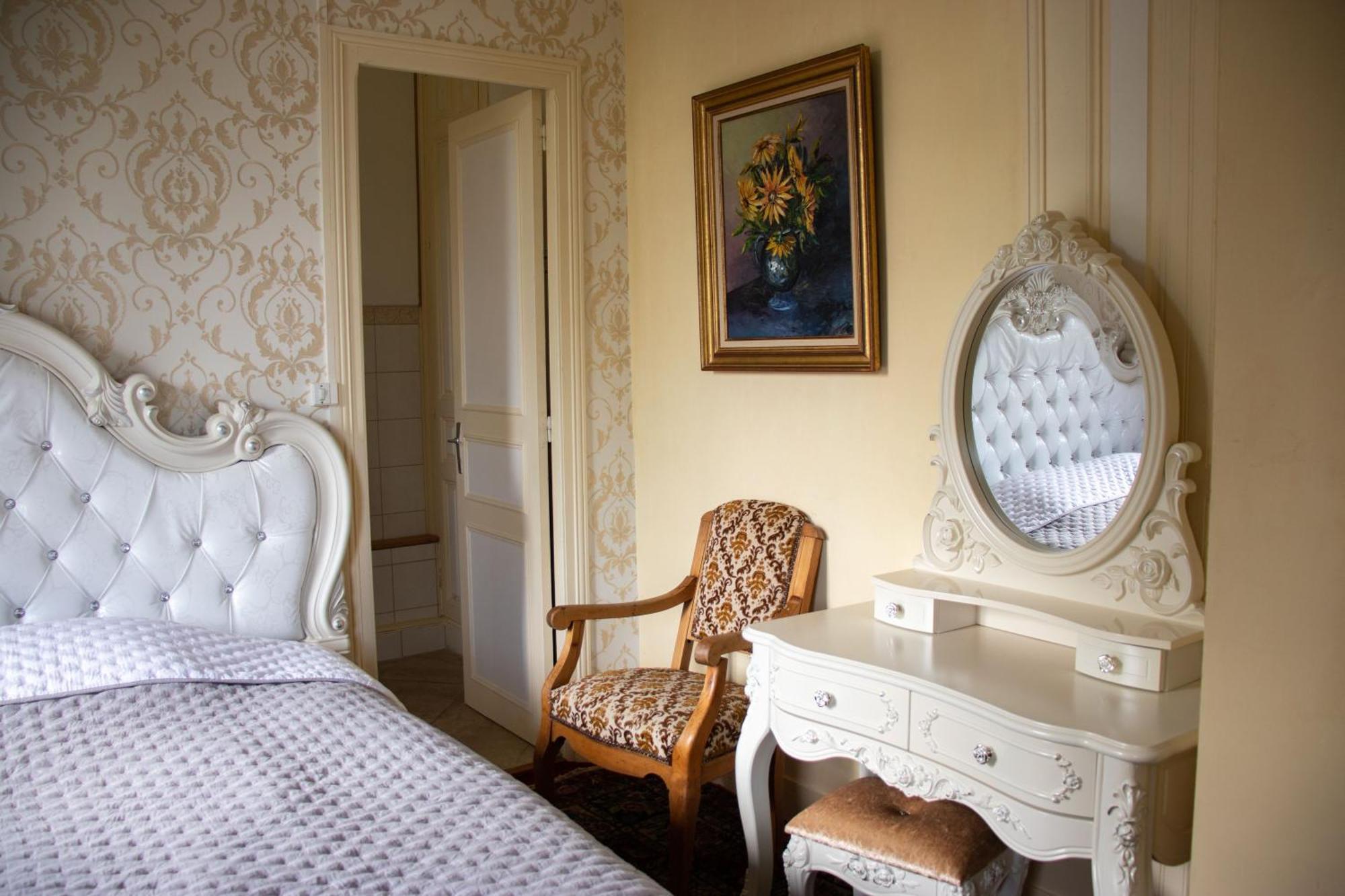Hotel Le Pavillon De St Agnan Hautefort Esterno foto