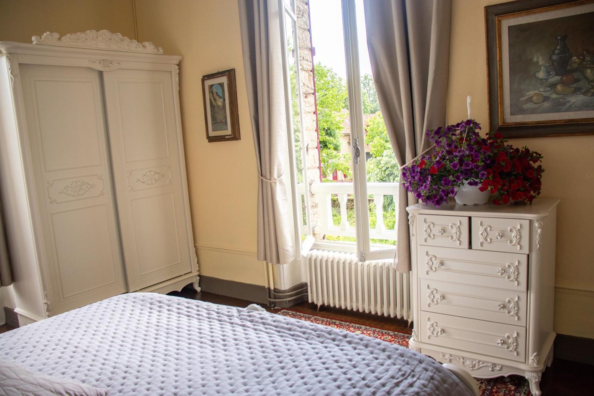 Hotel Le Pavillon De St Agnan Hautefort Esterno foto