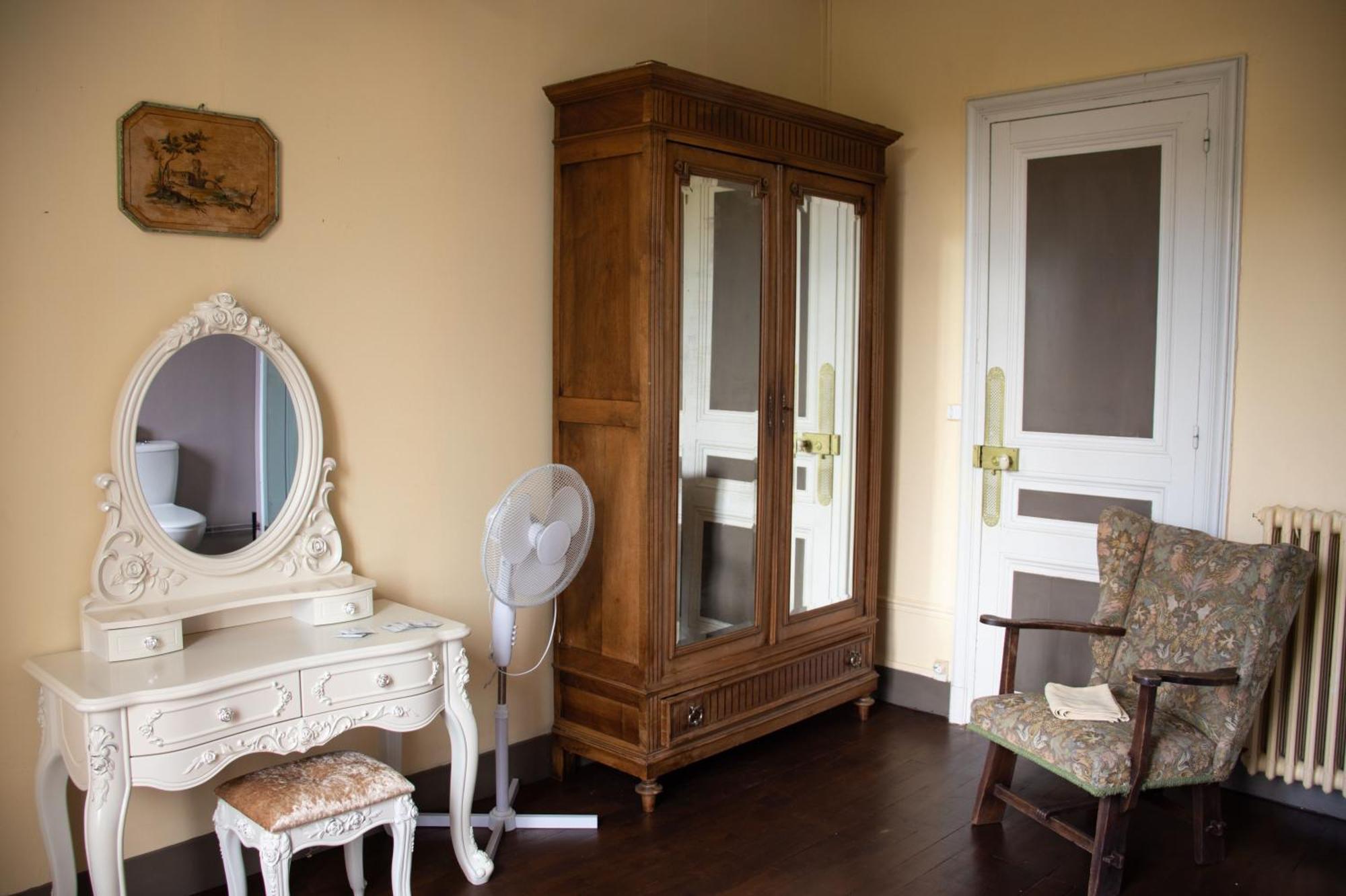 Hotel Le Pavillon De St Agnan Hautefort Esterno foto