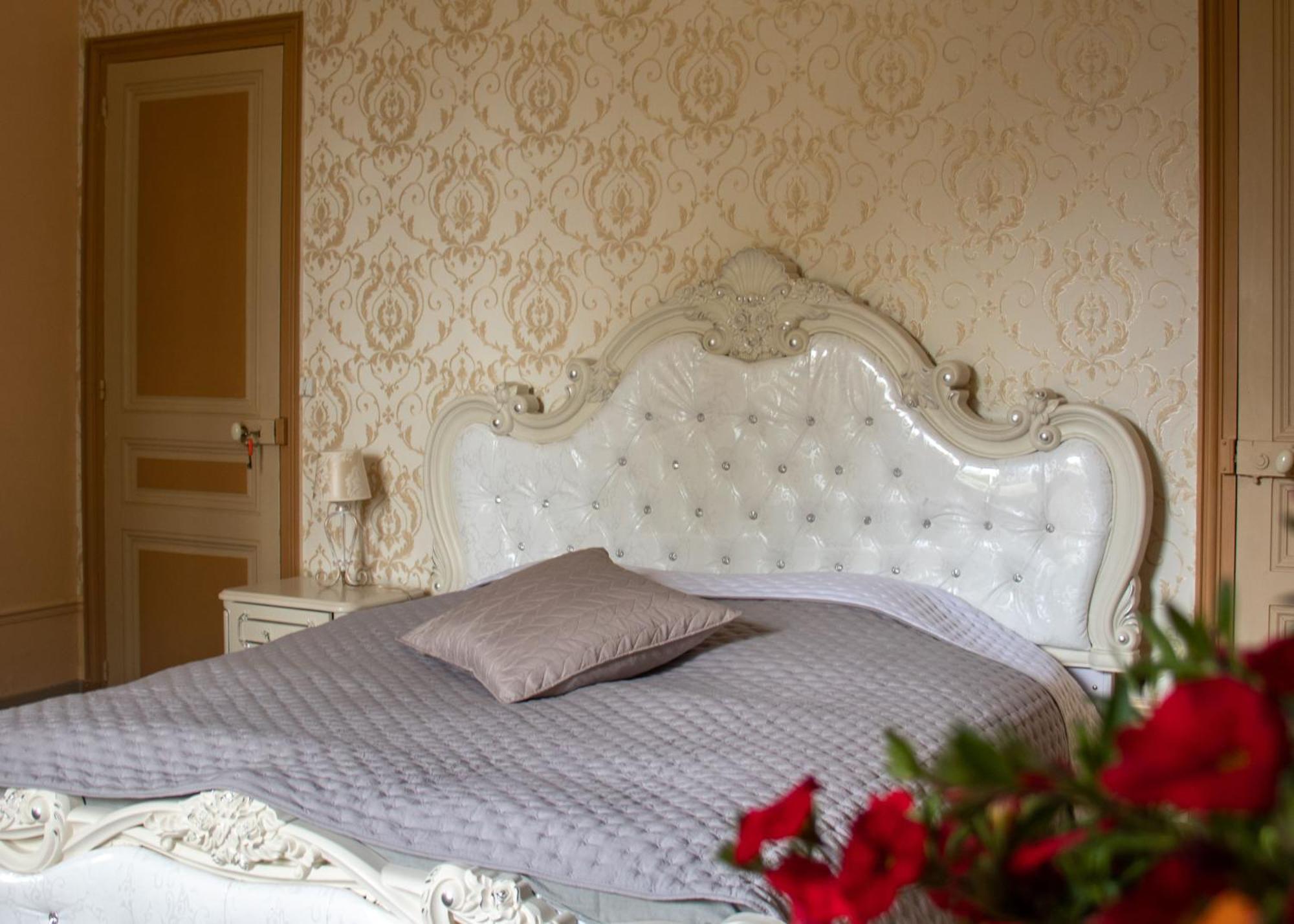 Hotel Le Pavillon De St Agnan Hautefort Esterno foto