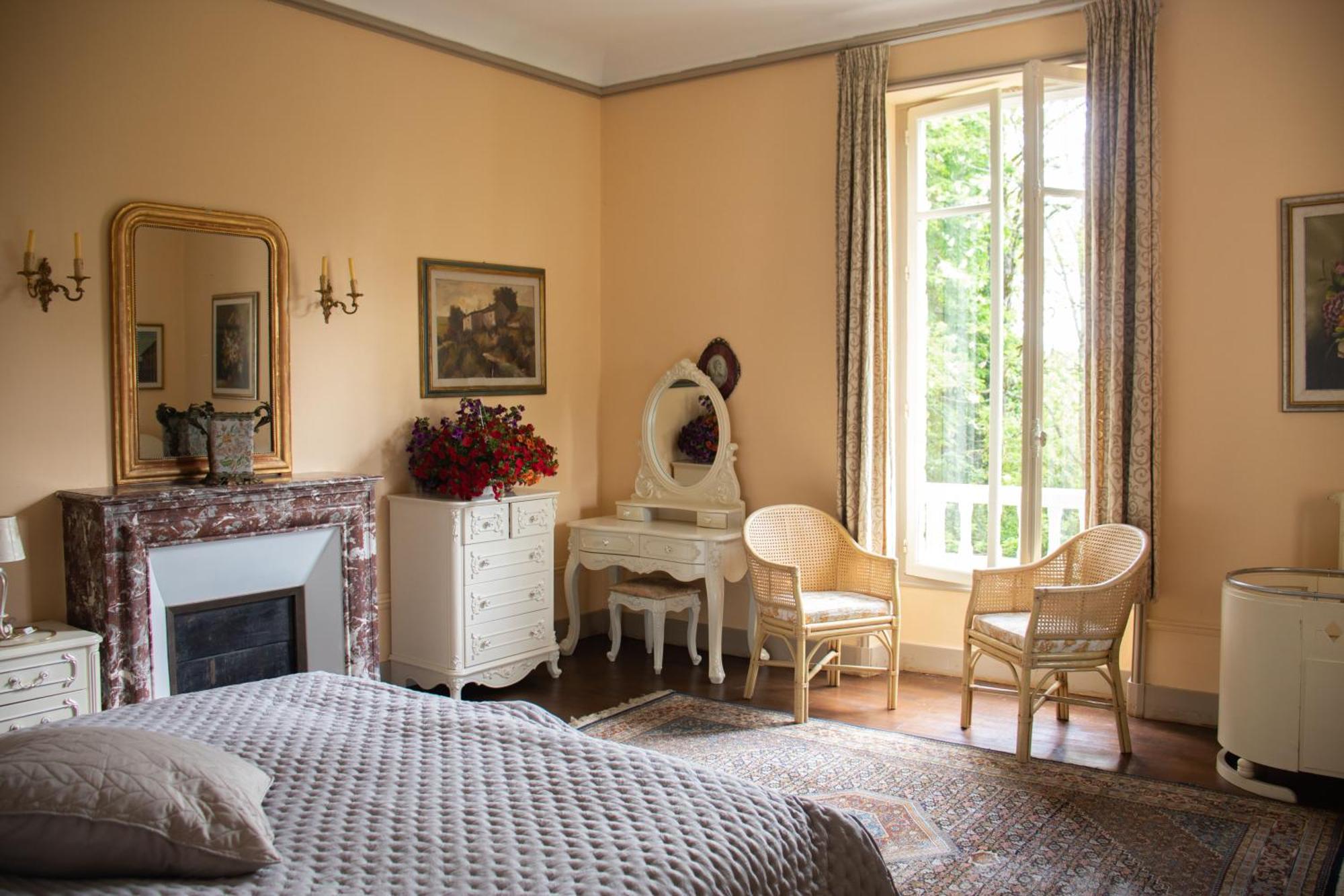 Hotel Le Pavillon De St Agnan Hautefort Esterno foto