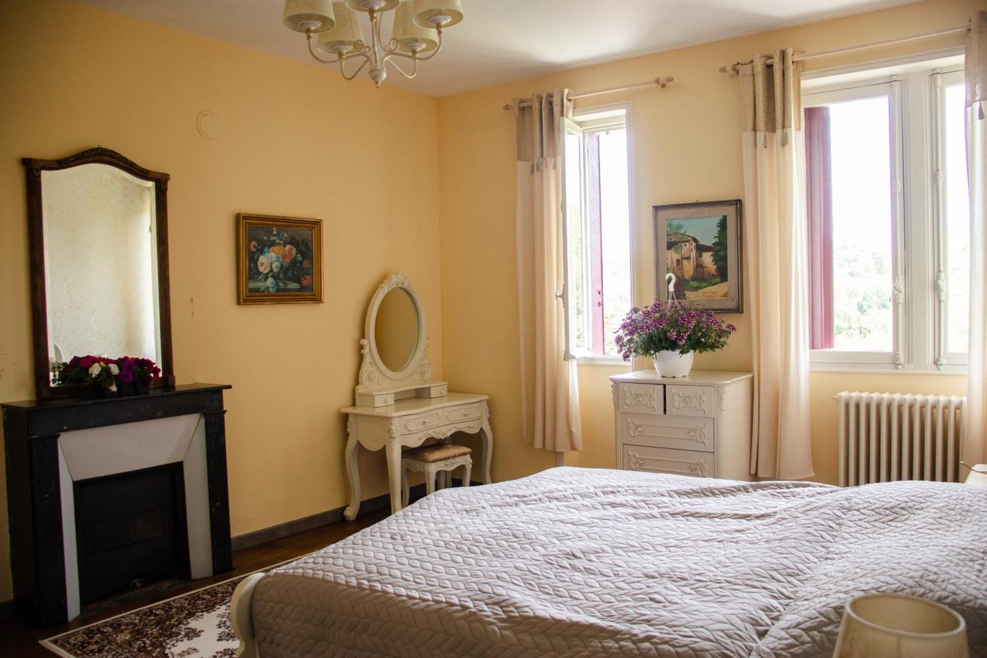 Hotel Le Pavillon De St Agnan Hautefort Esterno foto