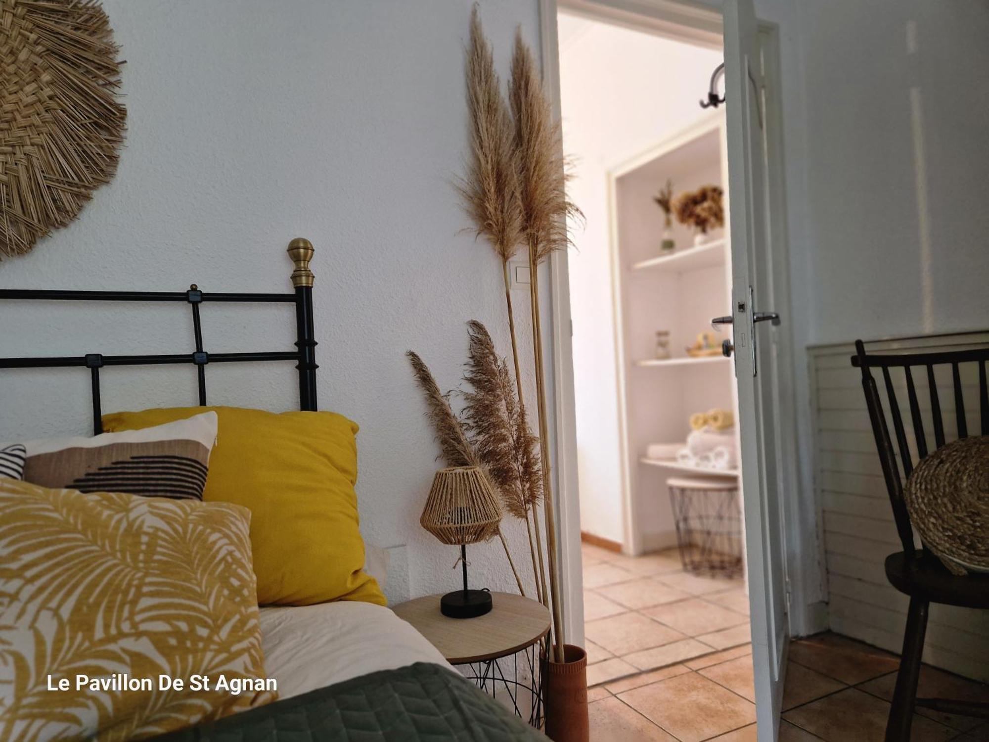 Hotel Le Pavillon De St Agnan Hautefort Esterno foto